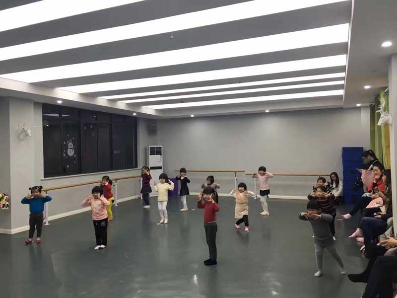 舞蹈房裝修時，舞蹈地膠該如何選擇？